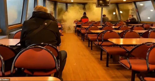DALIN PAMJET/ Momenti i frikshëm kur uji thyen xhamat e një trageti në Gjermani