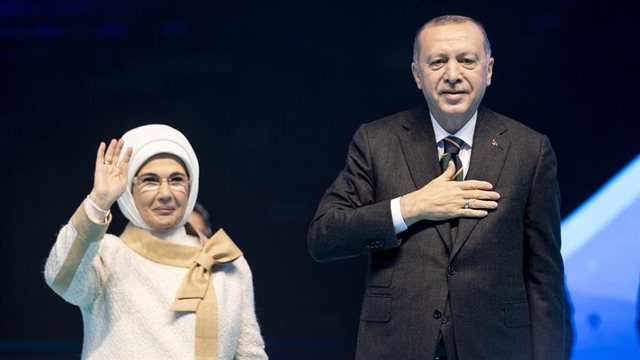 ERDOGAN DHE BASHKËSHORTJA ME COVID/ Vuçiç i uron shërim të shpejtë