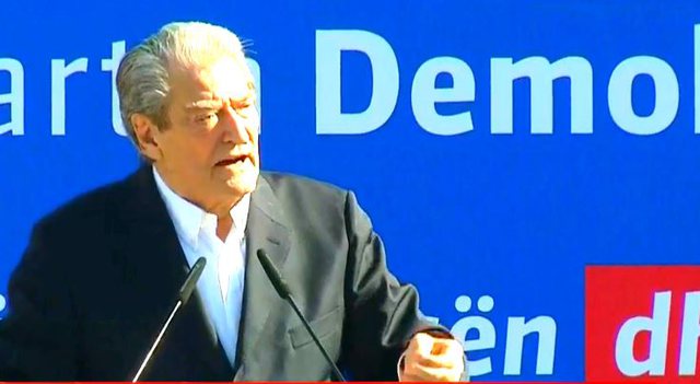 PREZANTON MUKËN/ Berisha nis fushatën: Porti e Durrësit e morën Edvini dhe Lul Brava, babëzia e lukunia s’ka fund