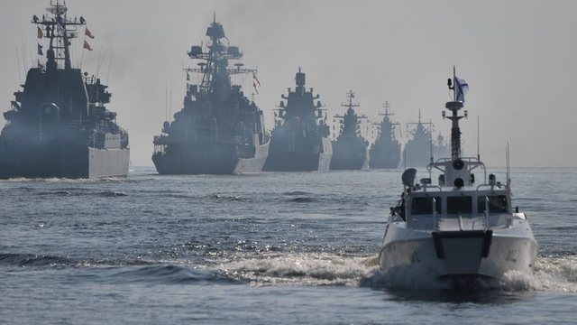 GATI TË NISË LUFTA? Rusia bën gati armët, 6 luftanije nisen drejt Detit të Zi