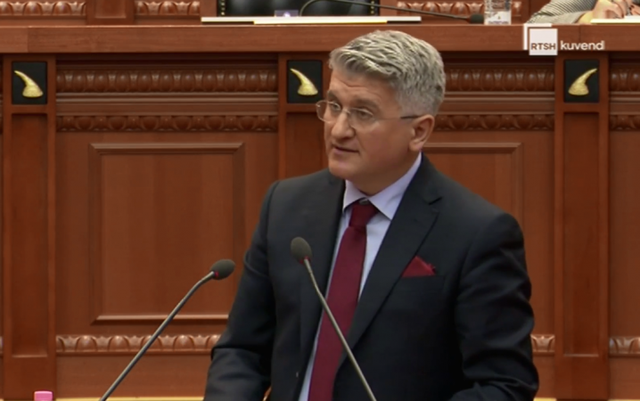 “PA BREKË I GDHIU DITA, ZËNGJINË I ZURI NATA”/ Gjekmarkaj: Vettingu i rëndësishëm, shkëput reformën në drejtësi nga ahengu…
