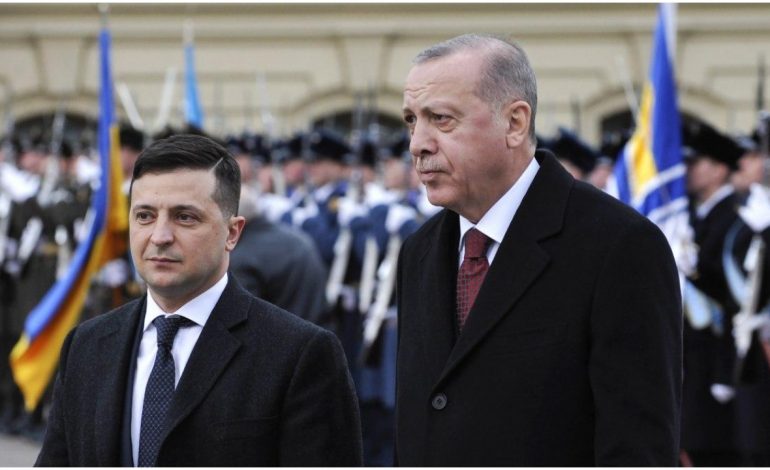 TURQIA KRAH UKRAINËS/ Zelensky: Erdogan ka bllokuar kalimin e anijeve luftarake ruse në Detin e Zi