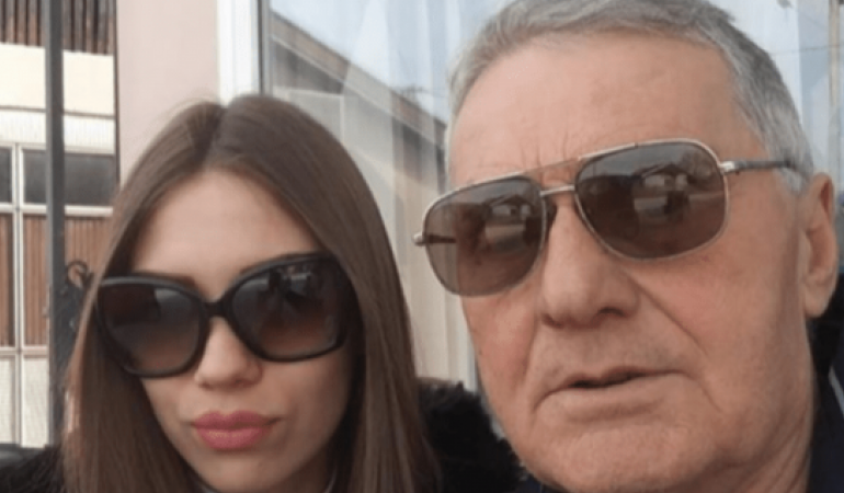 “QË KUR IU NËNSHTRUA OPERACIONIT…”/ 21-vjeçarja serbe fejohet me 74-vjeçarin: Bëjmë seks pothuajse çdo ditë