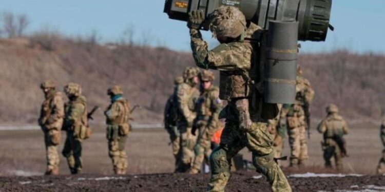 ANALIZA/ Artileria e rëndë në veprim, a po e gjen Putini shkakun për të sulmuar Ukrainën?