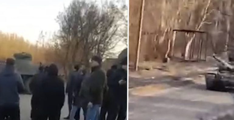 REZISTENCË E FORTË/ Ukrainasit iu dalin para tankeve ruse, i detyrojnë të ndryshojnë rrugë