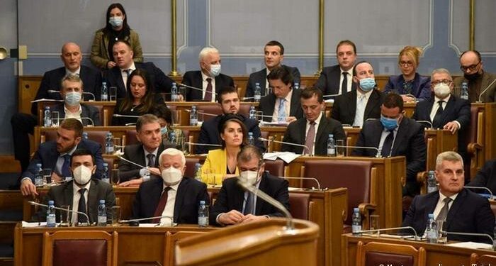 BIE QEVERIA E MALIT TË ZI/ DW: Mocioni i mosbesimit i hap rrugë emërimit të një kryeministri shqiptar!