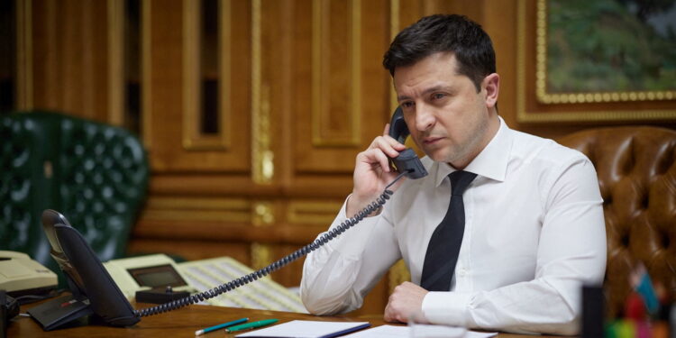NË MES TË RREZIKUT NGA PUSHTIMI/ Ukraina shpall 16 shkurtin “ditë të unitetit”