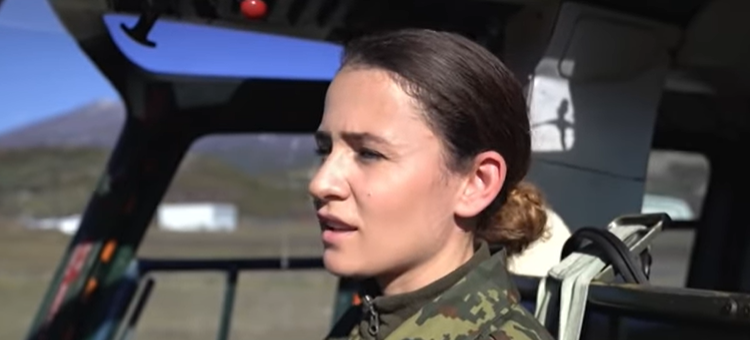 PROFIL/ Armela Murati, pilotja e parë shqiptare. Jeta e vajzës nga Burreli në Bazën Ajrore të Farkës