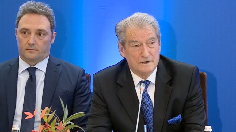 “EDHE PSE E GJUAJTËN…”/ Berisha: Basha është frikacak, jo si ne demokratët trima