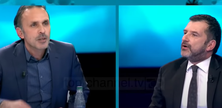 “O LËTYRË, O ZAR I BASHËS…”/ Plas keq sherri mes Bushatit dhe Mërtirit në studio: I vetmi gazetar që ka vilë këtu je ti