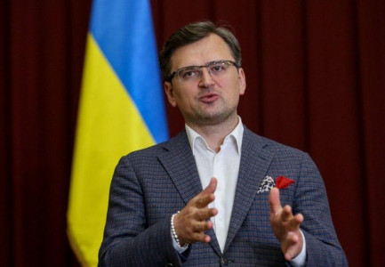 NËN ETHET E NJË LUFTE/ Pas tërheqjes së disa trupave ushtarake ruse nga kufiri, reagon Ukraina