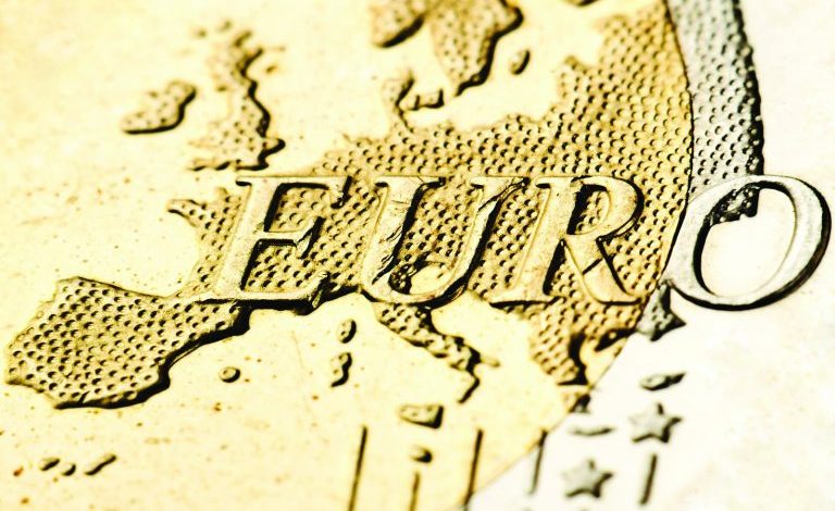 20 VJET ME EURON/ Si nisi epoka e monedhës europiane në Shqipëri dhe kush ishin sfidat e bankave në fillim