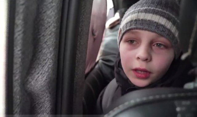 E TRISHTË/ Vogëlushi përlot botën: E lamë babin në Kiev (VIDEO)
