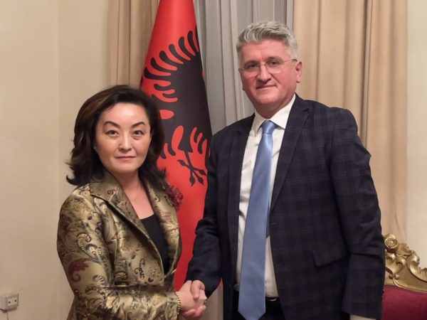 “PRESIM BASHKËPUNIM TË FORTË”/ Ambasadorja Yuri Kim takon nënkryetarin e PD-së, Agron Gjekmarkaj