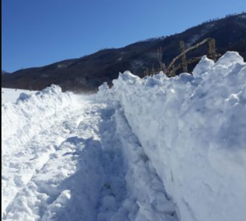 PAMJET/ Trashësia e borës në Gramsh arrin deri në 1.5 metra, izolohen disa fshatra