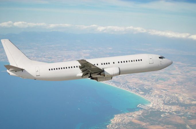 LUFTA/ Estonia dhe Rumania ndalojnë avionët rusë në qiejt e tyre: Të gjitha vendet e BE të bëjnë të njëjtën gjë
