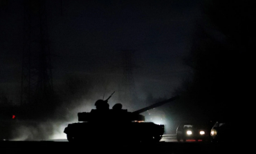 PRAG LUFTE/ Tanket ruse hynë në Ukrainën Lindore: A do të ndalen aty?