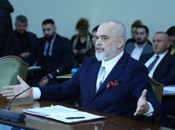 “E KE ZERIN GRRICES”/ Tabaku i kërkon llogari për 100 milionë eurot, Rama refuzon t’i përgjigjet: Ke cënuar…