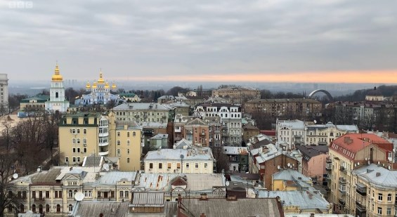 LUFTA NË UKRAINË/ Sot dita e dytë e pushtimit, sirenat e sulmit ajror tingëllojnë në të gjithë Kievin