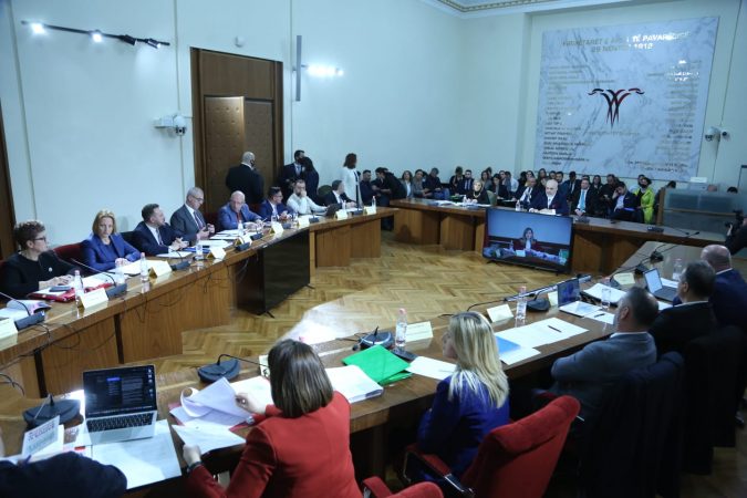 BATUTA ME KELLICIN/ Rama: Do rri këtu tu dëgjoj, se ti ke ndjenjur në stadium në të ftohtë. Po deshët…