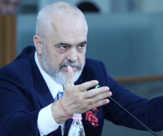 “ME KERKONI FALJE QE TE VAZHDOJ”/ Rama replika me Tabakun: Do rrimë këtu deri më 6 mars, do mbeteni pa fushatë. Deputetja e PD…