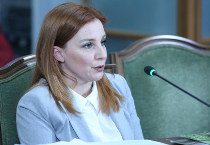 KA REFUZUAR TRE HERË THIRRJEN E KOMISIONIT/ PD: Administratorja e inceneratorit të Tiranës merret me forcë nga policia…