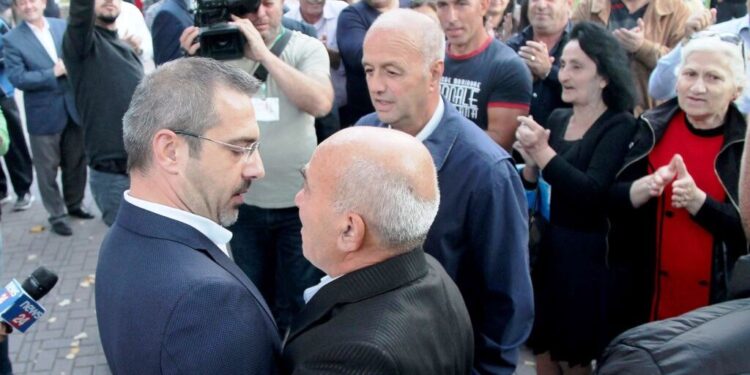 “E KAM KOKEN LART”/ Babai i Saimir Tahirit flet për dënimin e të birit: Ja mesazhet dhe porosia e tij