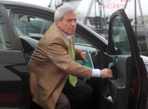 “POLITIKANI DHE BIGBRADHËRSI”/ Ironizon Namik Dokle: Një herë me Berishën, një herë me Donaldin…