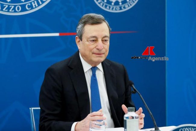 MBI 80% E POPULLSISË E VAKSINUAR/ Italia drejt rihapjes, Draghi jep lajmin e mirë: Së shpejti heqim kufizimet në fuqi