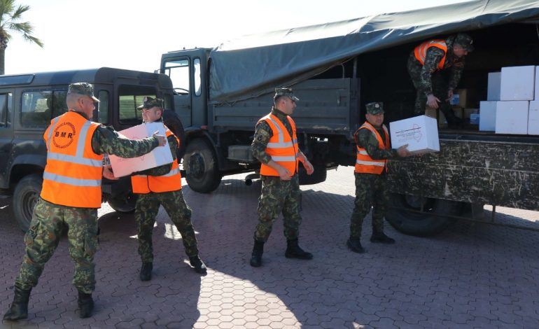 MOTI I KEQ/ Emergjencat Civile shpërndajnë mbi 500 pako ushqimore për zonat e thella të qarkut Shkodër