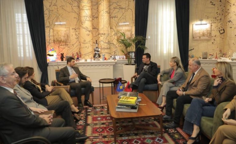 TAKIM ME KRYETARIN E PDK-SË/ Veliaj: Të bëjmë projekte për të lidhur të rinjtë mes dy vendeve tona