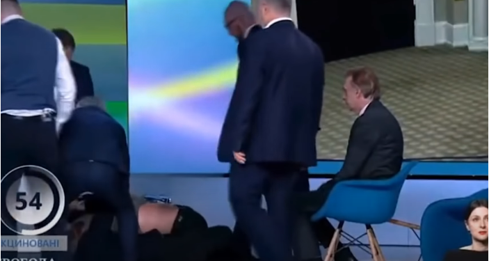 PLAS GRUSHTI NË EMISION/ Gazetari godet ashpër politikanin pro-rus (VIDEO)
