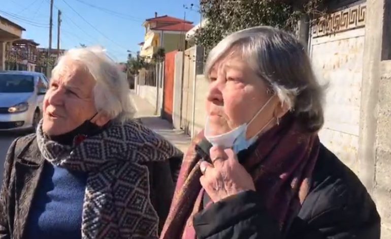“NA KA DHIMBUR SHPIRTI”/ Fqinjët e përlotur flasin për vrasjen e 50 vjeçares në Fier nga bashkëshorti