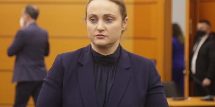 ELIZABETA IMERAJ E “MBYLLI” NË QELI/ Kush është prokurorja që dënoi Becchettin me 17 vite burg