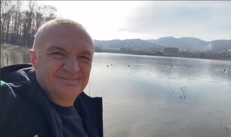 NË PRITJE TË VENDIMIT TË KUSHTETUESES/ Meta poston VIDEON ja mesazhi që u drejton shqiptarëve