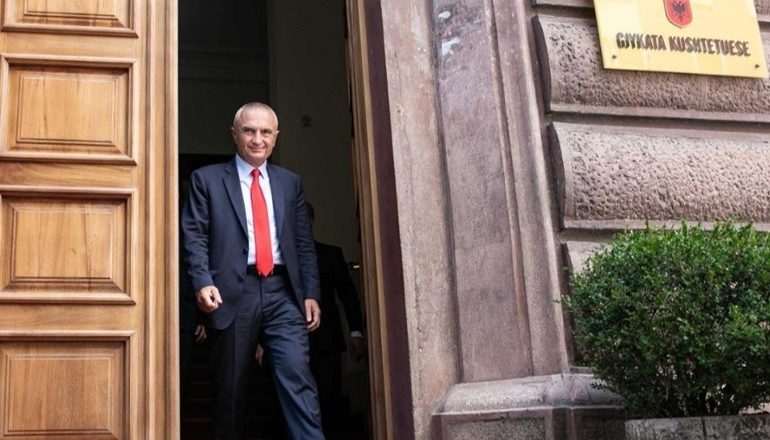 BETEJA NË GJYKATË/ Kushtetuesja rrëzon Metën: Asnjë gjyqtar s’e jep dorëheqjen