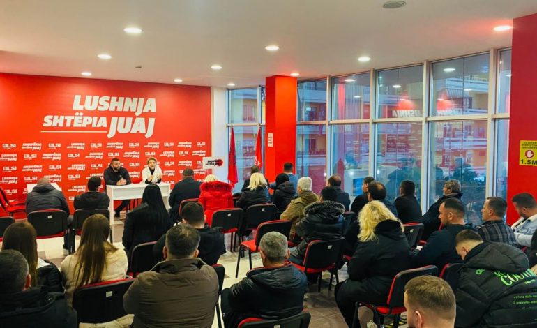 6 MARSI/ Kryemadhi takim me strukturat e LSI në Lushnjë: Koha të zgjidhni një kryetar që…