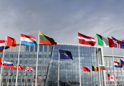 AKUZA E MOSKËS PËR ZGJERIM/ NATO i tregon shembullin e Ballkanit Perëndimor. Diplomati i lartë përmend dhe Shqipërinë për…