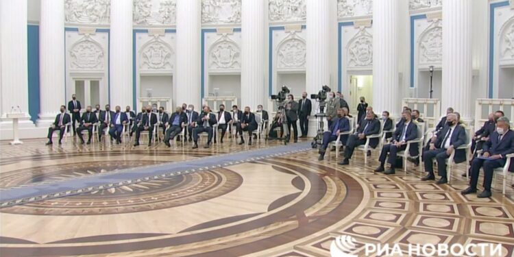 LUFTA NË UKRAINË/ Putin mbledh oligarkët miliarderë të Rusisë: S’na dhanë mundësi për të vepruar ndryshe