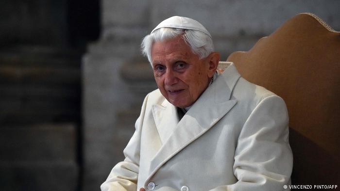 ABUZIMET SEKSUALE NË KISHËN KATOLIKE/ Ish-papa Benedikt XVI hedh poshtë akuzat, por kërkon falje: Turp e dhimbje e madhe