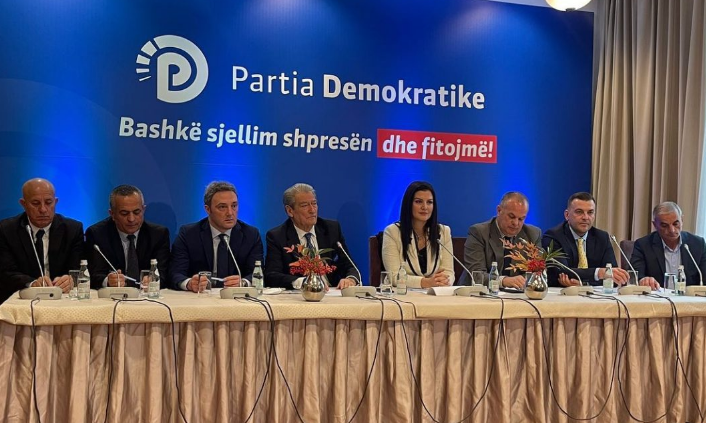 I PERGJIGJET AKUZAVE/ Grupi i Rithemelimit te PD: Populli opozitar do zgjedhë kandidatët tanë, jo të…