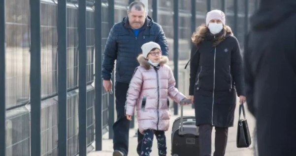 “PANIK TOTAL”/ Rrëfimet e banorëve që po largohen nga Luhansku