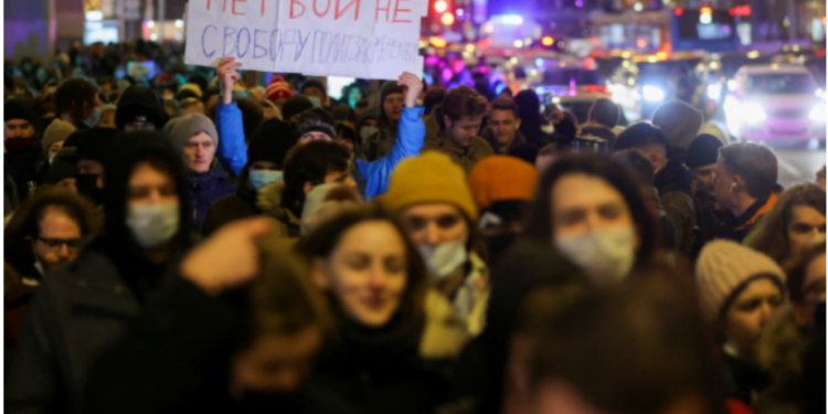 LUFTA NË UKRAINË/ Paralajmërimi i Zelensky: Herët a vonë, Rusia do të detyrohet të negociojë falë protestuesve rusë