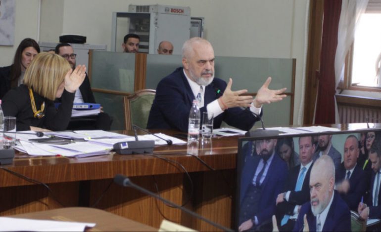 “MË LËRË T’U BËFSHA KURBAN”/ Rama batuta: Këtë qerosin kam 20-vjet që e shoh, është me “Foltoren”
