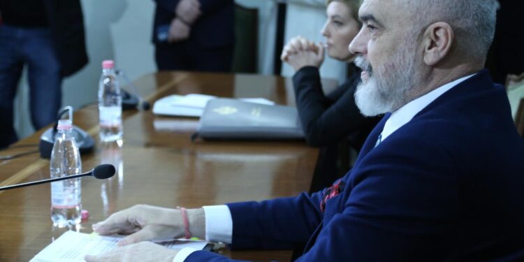 IRONIA ME DEPUTETIN DEMOKRAT/ Rama: Zoti Gështenja, më lini të thyej njëherë unë këto arrat e mia…