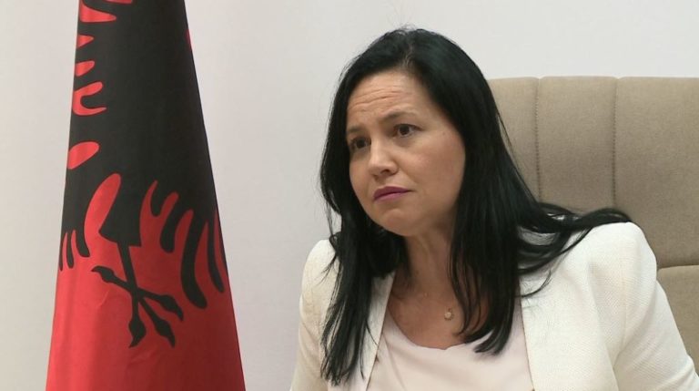 MORI 1 ARKË ME PESHK, NJË MIJË EURO TELEFON PËR VEND PUNE/ GJKKO kalon për gjykim dosjen e ish zv.ministres