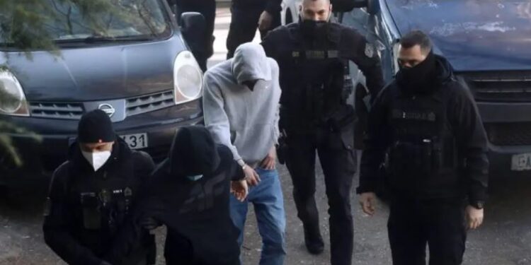 VRASJA E AKILIT/ Mbyllet rrethi i faljeve. 20-vjeçari shqiptar jep sot llogari para drejtësisë. Arrestohet bashkëpunëtori i 12