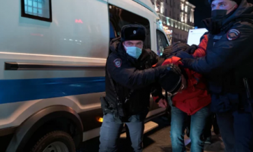 LUFTA NË UKRAINË/ Policia ruse arreston rreth 2,700 persona për protesta në Moskë