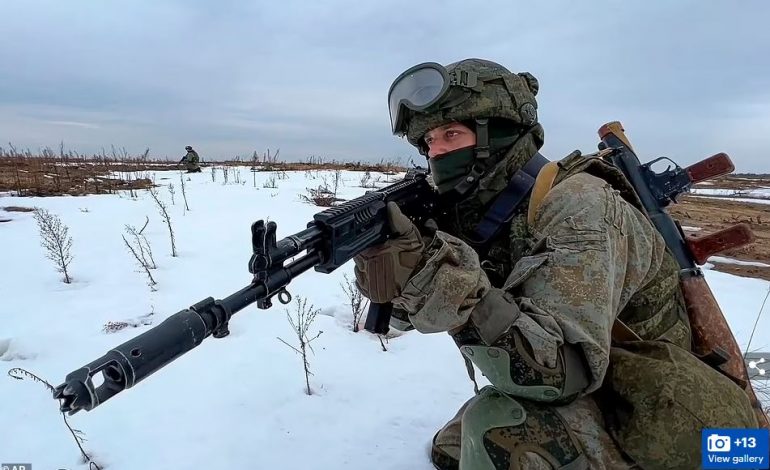 GATI TË PLASË LUFTA? Rusia merr vendimin, do të evakuojë stafin diplomatik nga Ukraina