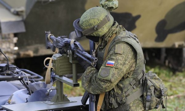 “JANË GATI PËR TË GODITUR”/ Sekretari amerikan i Mbrojtjes: Trupat ruse janë pozicionuar për të kryer sulm
